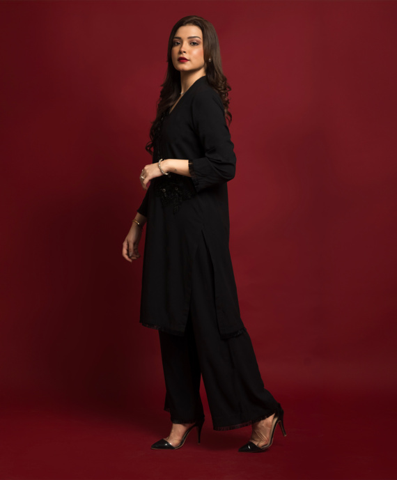 BLACK BEAUTY - Image 5