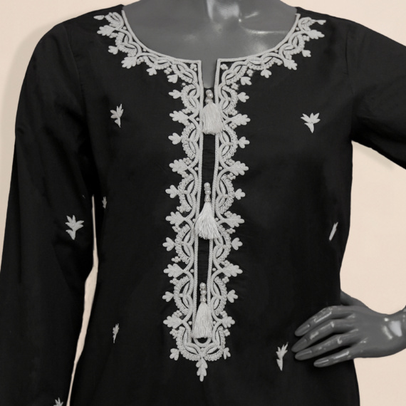 Noir Elegance - Image 2