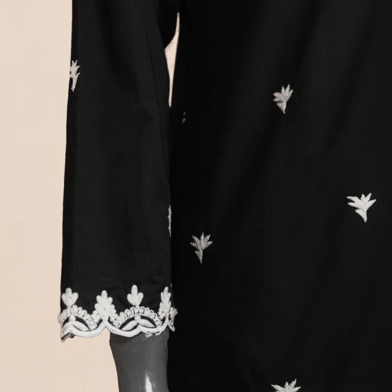 Noir Elegance - Image 3